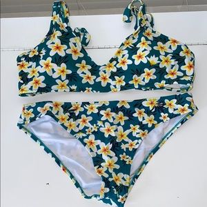 CUPSHE patterned bathing suit!